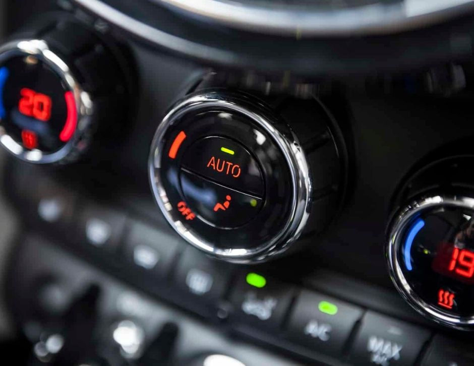 How temperature and humidity affect the car's AC performance