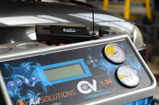 Diagnose-car-AC-problems-with-AC-diagnosis-Smart-Sensor