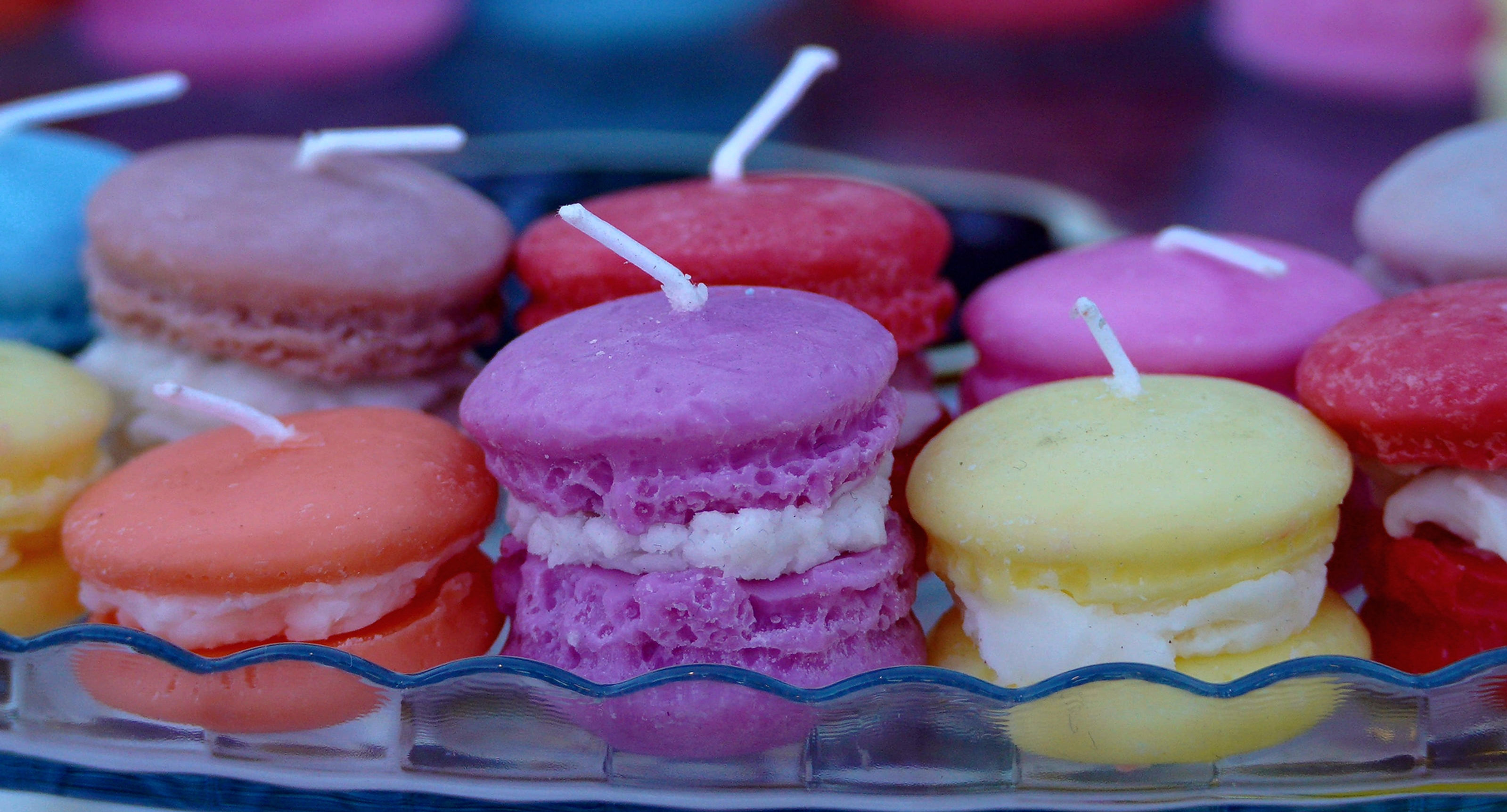 Bougie décorative artisanale Macaron, parfum sucré et gourmand pour un intérieur chaleureux