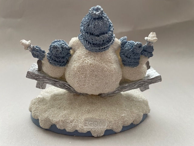 3 snowmen with ice-cream cones