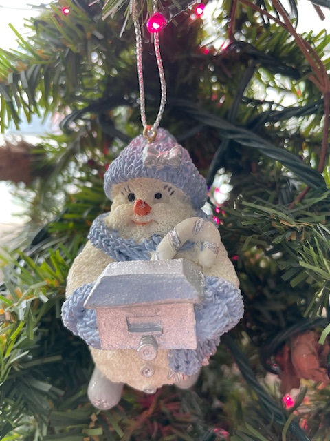 Snow Buddies - Blizzy Holding A Train Boxcar