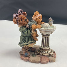 boyds bears bear lifting shild to water fountain figurine front view