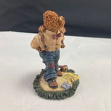 boyds bears grandpa giving piggyback ride figurine side view