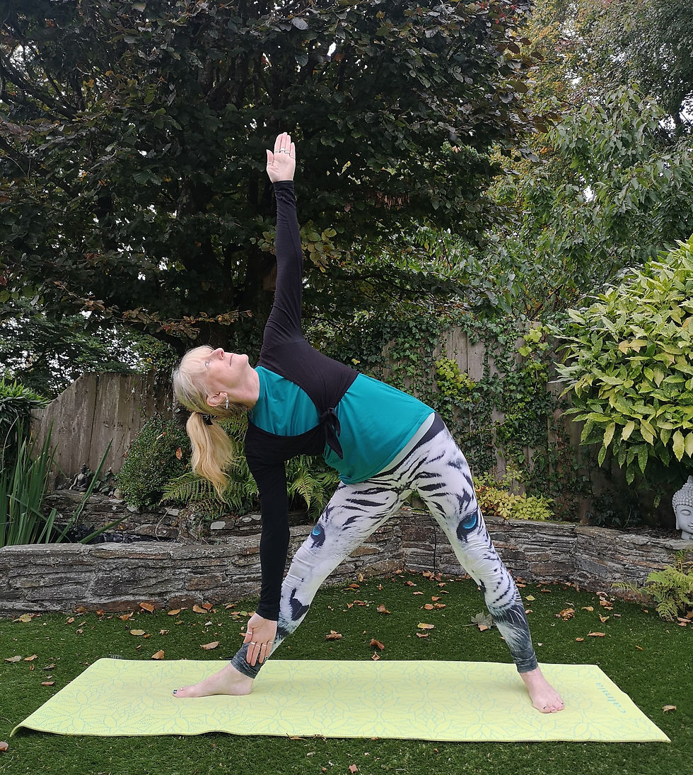Triangle pose - Essential Yoga
