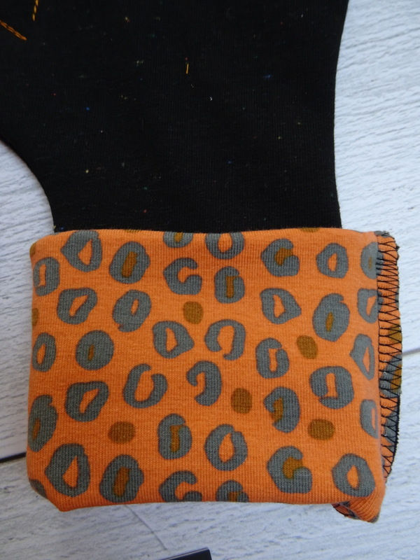 Thumbnail: Orange panther mittens