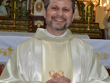 Padre Fernando Luiz Bolfe passa por traqueostomia e apresenta sinais de melhora gradual