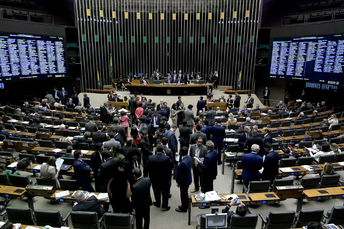 PEC que permite redução de salários dos servidores públicos volta a ser discutida em fevereiro