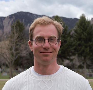 Loz-sweater-headshot.jpg