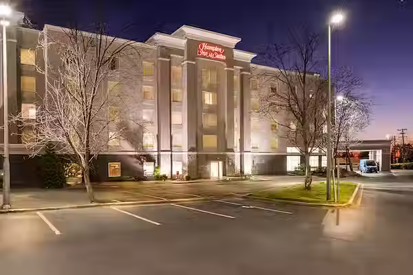 hotel 1.avif