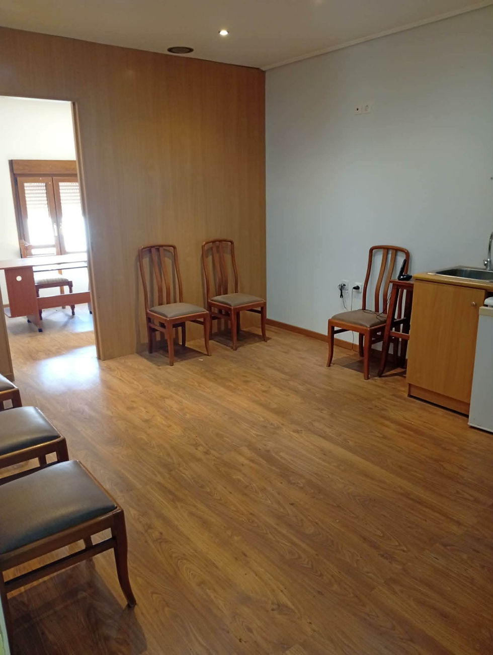 Ενοικιάζεται γραφείο ορόφου 40τ.μ. στην Πλατεία της Καλλονής Λέσβου