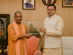 yogi adityanath with pushkar dhami