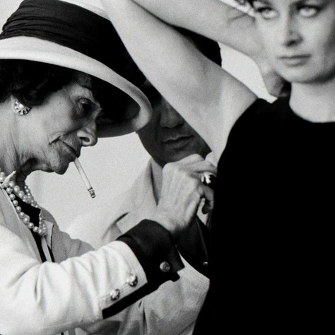 El vestido negro nuevamente es tendencia ¿cuál es su historia?