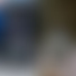 Jeanna Ortega se inspira en Beetle Juice para sus últimos looks.