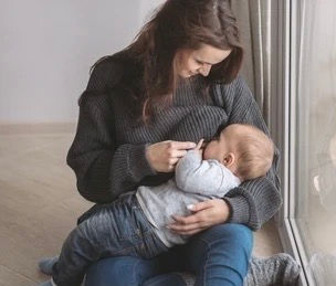 Los bebés requieren sólo leche los primeros 6 meses de vida