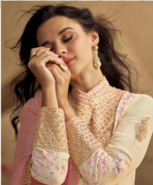 Thumbnail: Pink Elegant Embroidery Suit