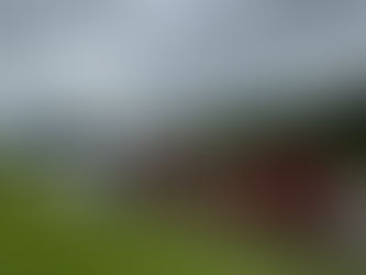 Un camion renversé par le vente et la pluie avec 2 véhicules  d'intervention Mecano Service pour le relever