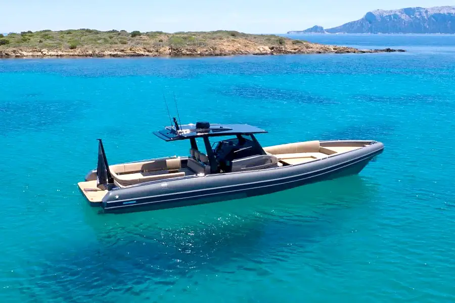 Un Novamarine sur la mer de Corse