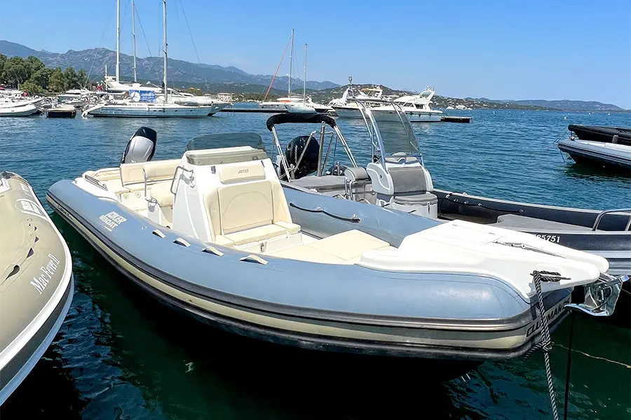 Un clubman 26 à quai