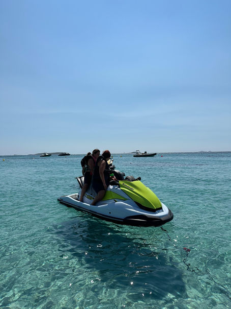 Deux personnes sur un jet Ski en Corse