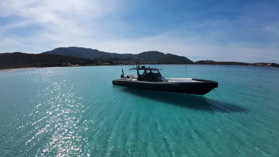 Novamarine Black Shiver en mer Corse du Sud