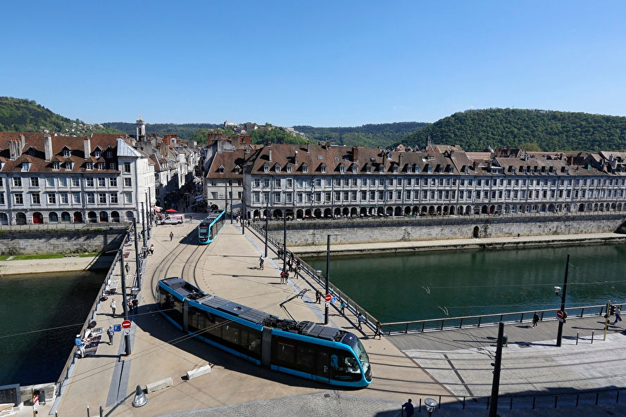 89a6a74c46622349a042441a0a4152a0-p-08-bas_besanconville-de-besancon-8-890x0-0052fea35a2c03
