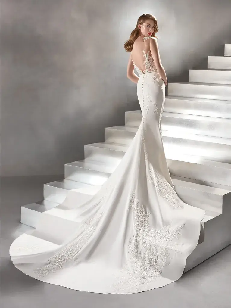Thumbnail: Pronovias Atelier: Vicenta