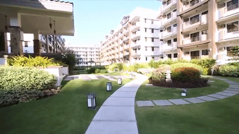 Lush Outdoor Gardens Perfect for Afternoon Walks