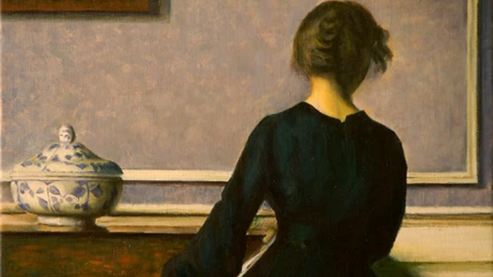Pintura de Hammershøi de una mujer de espaldas en un interior silencioso: sentir que vives una vida que no es tuya