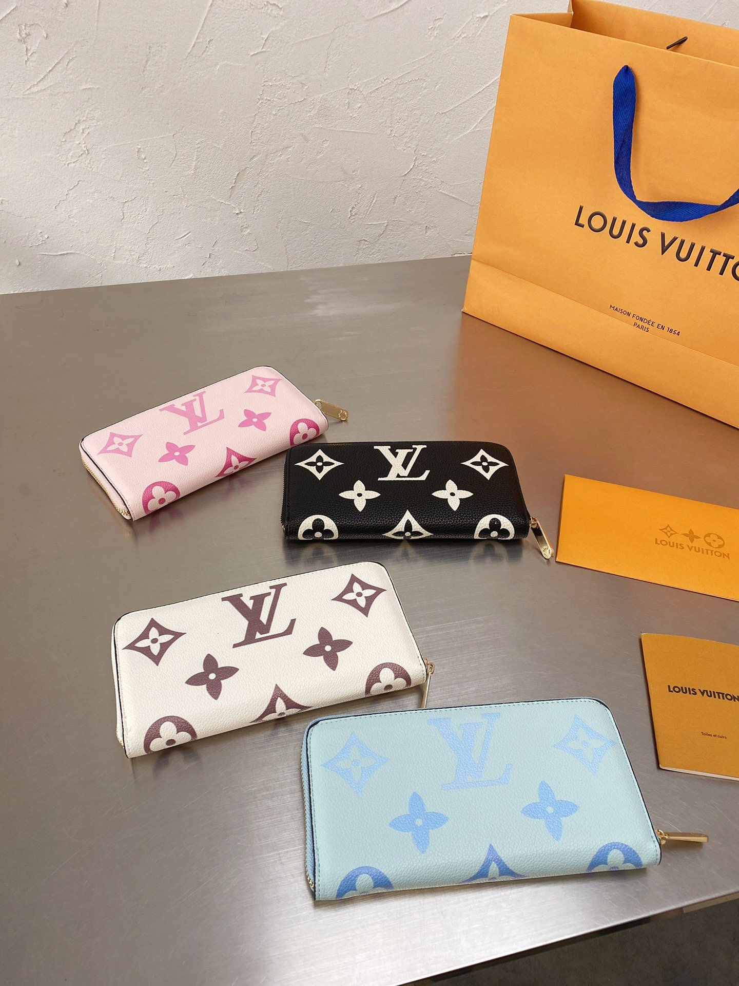 LV WALLET