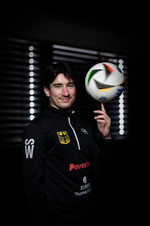 Samuel Weller Fußball Freestyler und Fussball Jongleur