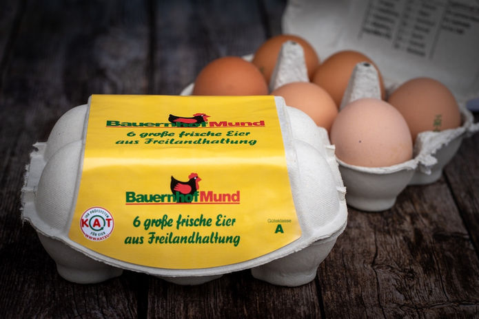 Zwei 6er Eierverpackungen vom Bauernhof Mund