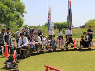 どんと!こいこい祭りに多くの子供たちが集合