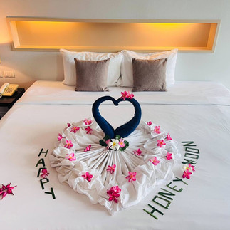 เที่ยวภูเก็ต ที่พักใกลเหาดป่าตอง โรงแรมภูวารี รีสอร์ท เสนอราคาพิเศษเริ่มต้นที่ 1,000 บาท พร้อมอาหารเ