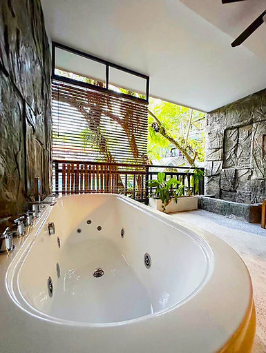 jacuzzi room
