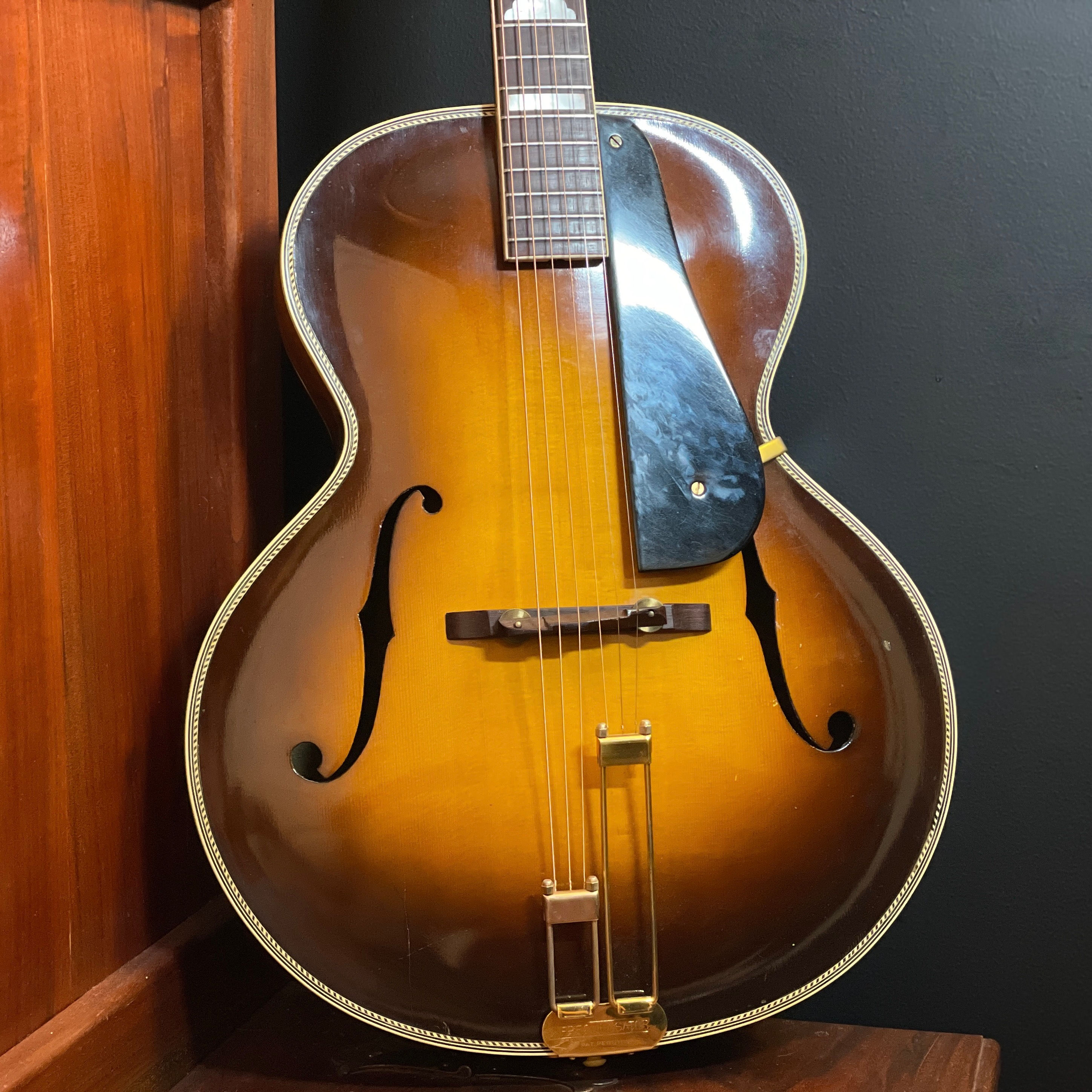 SOLD - 1935 Epiphone Deluxe - Sunburst - Original Case