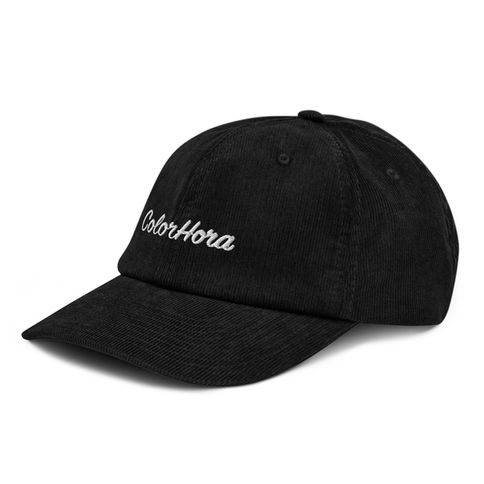 Casquette noire avec le logo ColorHora brodé, sur fond blanc. ColorHora.