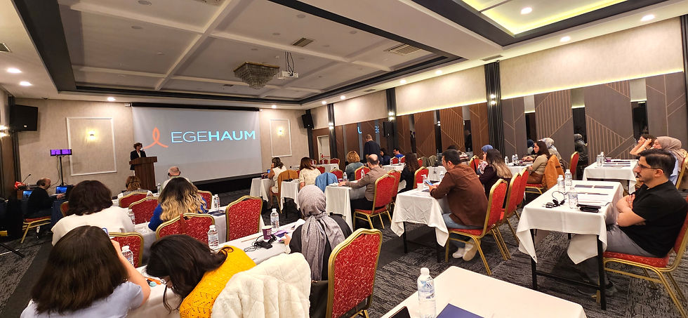 Prof. Dr. Deniz Gökengin açılış konuşmasını yapıyor