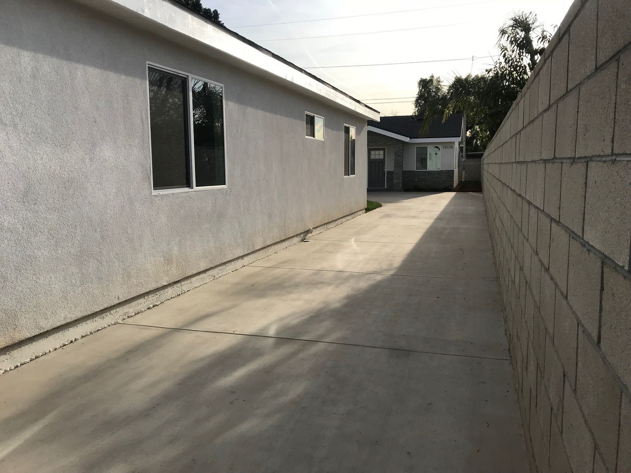 Side of house with driveway