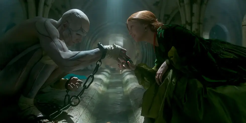 Oscar-Prognose 2026: Szene aus Guillermo del Toros „Frankenstein“ mit dem Monster und Elizabeth