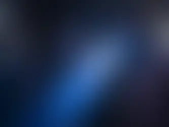 Szenenbild aus „Die drei ??? – Toteninsel“ (2026): Justus, Peter und Bob erkunden mit Atemschutzmasken und Taschenlampe einen dunklen Höhlengang im dritten Kinofilm der Jugendkrimi-Reihe.