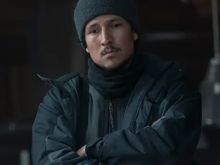 Danny Ramirez als Manny Alvarez in der zweiten Folge der zweiten Staffel von „The Last of Us“.