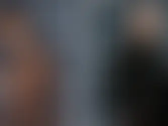 Sasha Calle und Mike Flanagan beim Toronto International Film Festival (TIFF) vor Festival-Backdrop mit „tiff“- und Sponsoren-Logos.