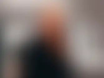 Yorgos Lanthimos bei der Premiere seines Films „Bugonia“ auf dem Roten Teppich des BFI London Film Festival 2025.