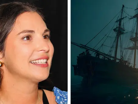 Links ist die Autorin Victoria Aveyard zu sehen, rechts ein dunkles Piratenschiff auf nebliger See als Symbolbild zu „Tempest - Im Auge des Sturms“.