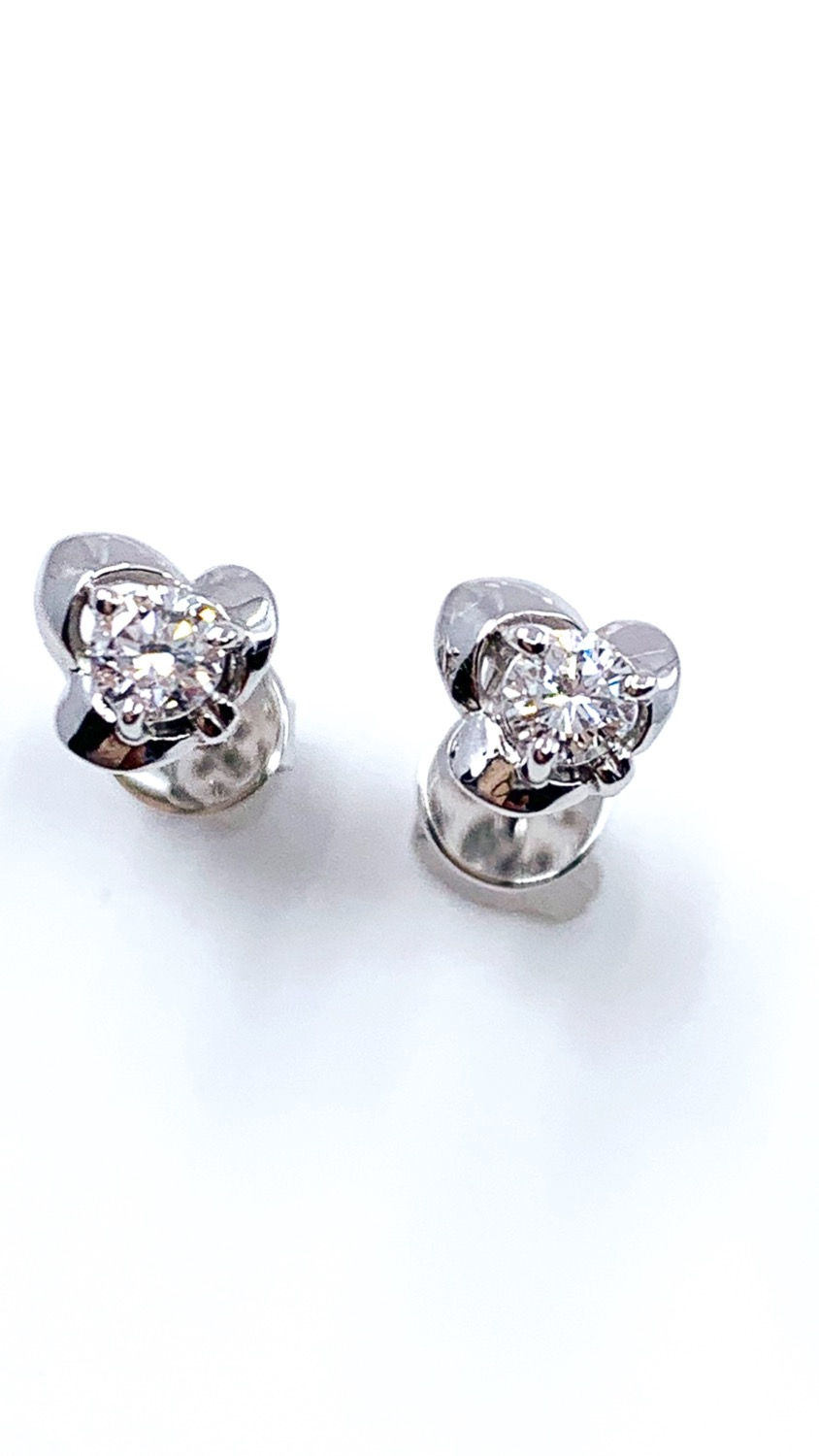 Thumbnail: Diamond Trilliant Flowers Studs Earrings 