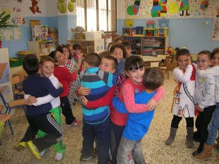 El joc de les abraçades