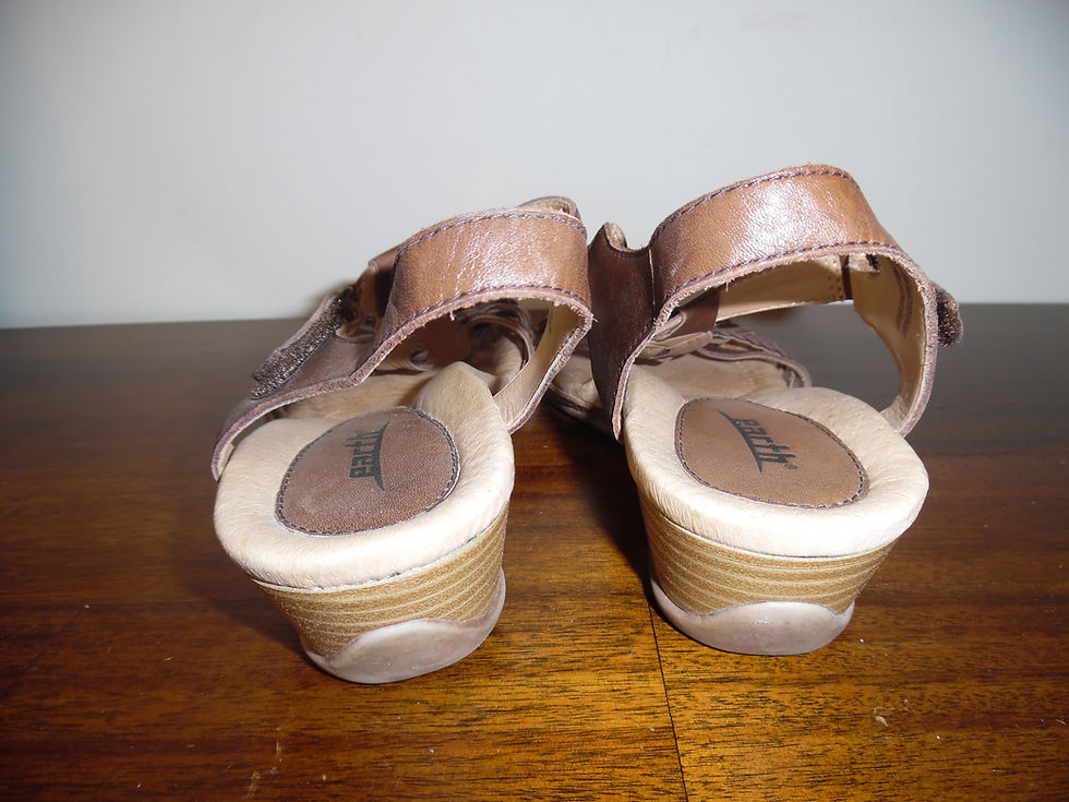 Thumbnail: Earth Azalea Leather Sandals
