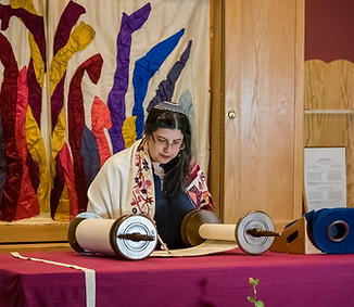 torah reading 1.jpg