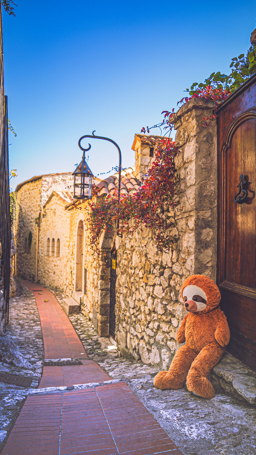 A cobblestoned street in Èze
