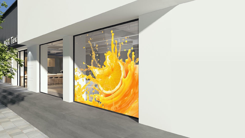 Vue en plongée d’une vitrine de magasin équipée d’un film LED vibrant et coloré